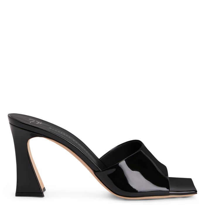 SOLHENE-black-Sandals