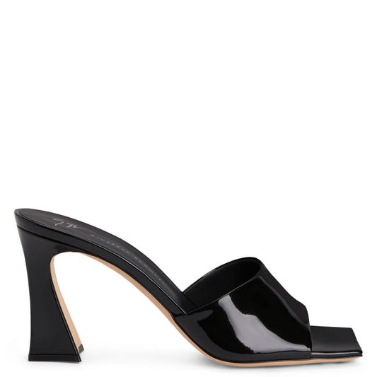  SOLHENE-black-Sandals
