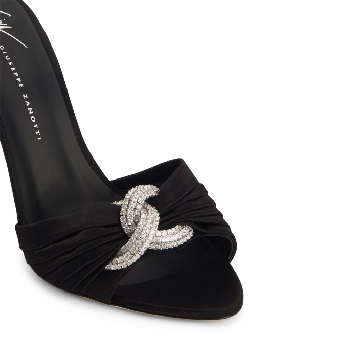  INTRIIGO KNOT-Black-Sandals