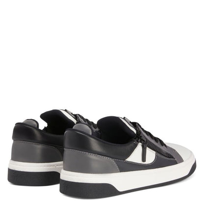 GZ94-black-Low-top Sneakers