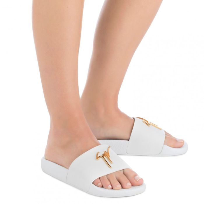  BRETT-White-Flats